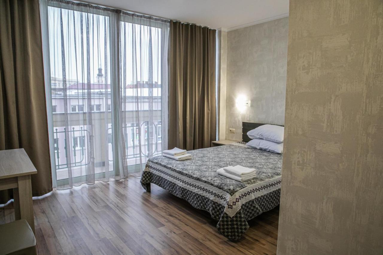 Alina Hotel & Hostel Ujgorod Dış mekan fotoğraf