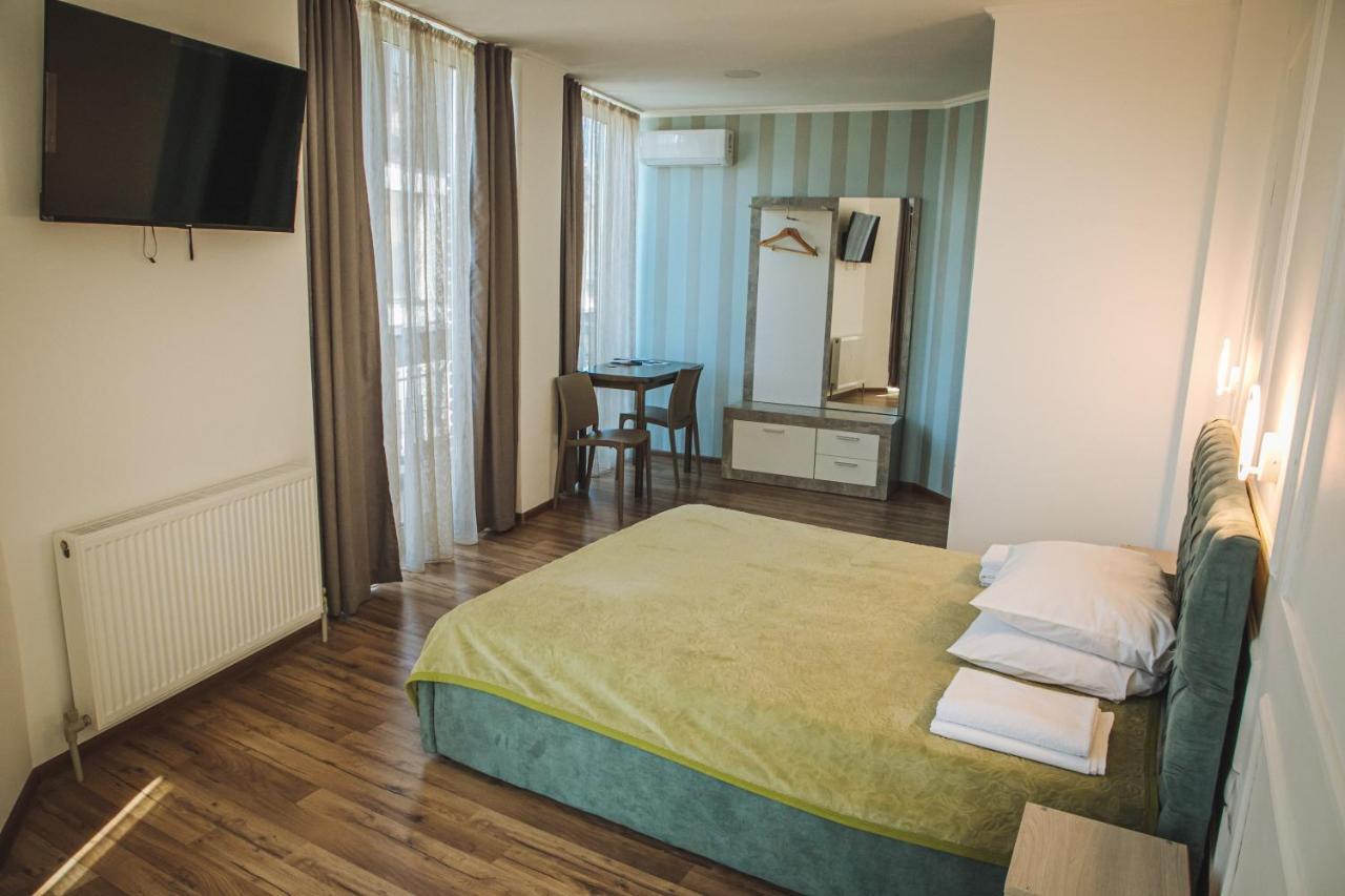 Alina Hotel & Hostel Ujgorod Dış mekan fotoğraf