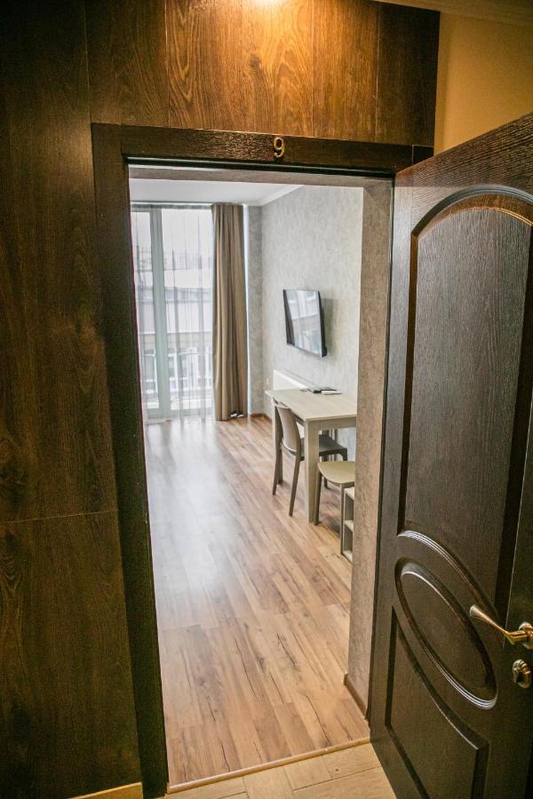 Alina Hotel & Hostel Ujgorod Dış mekan fotoğraf