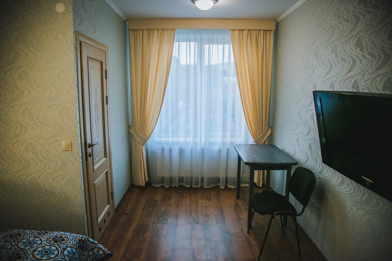 Alina Hotel & Hostel Ujgorod Dış mekan fotoğraf