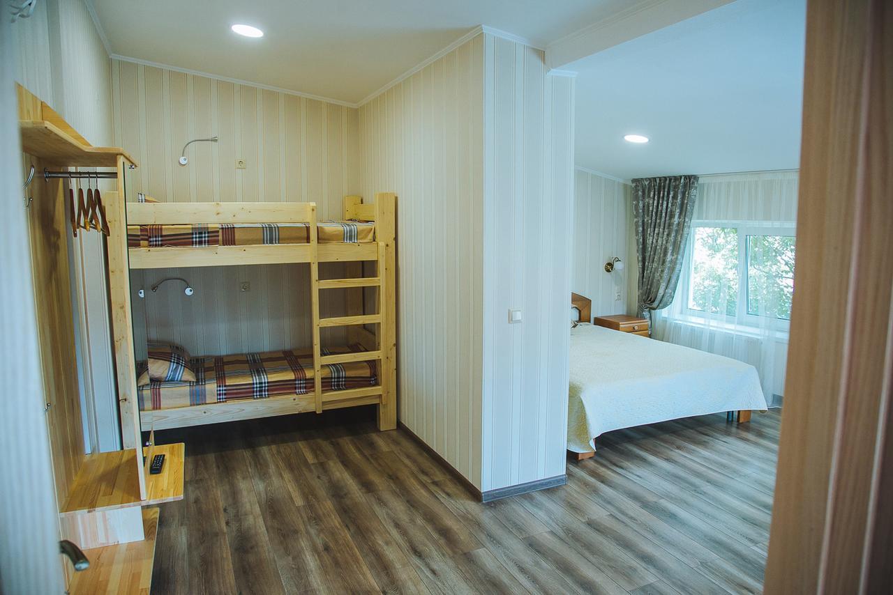 Alina Hotel & Hostel Ujgorod Dış mekan fotoğraf